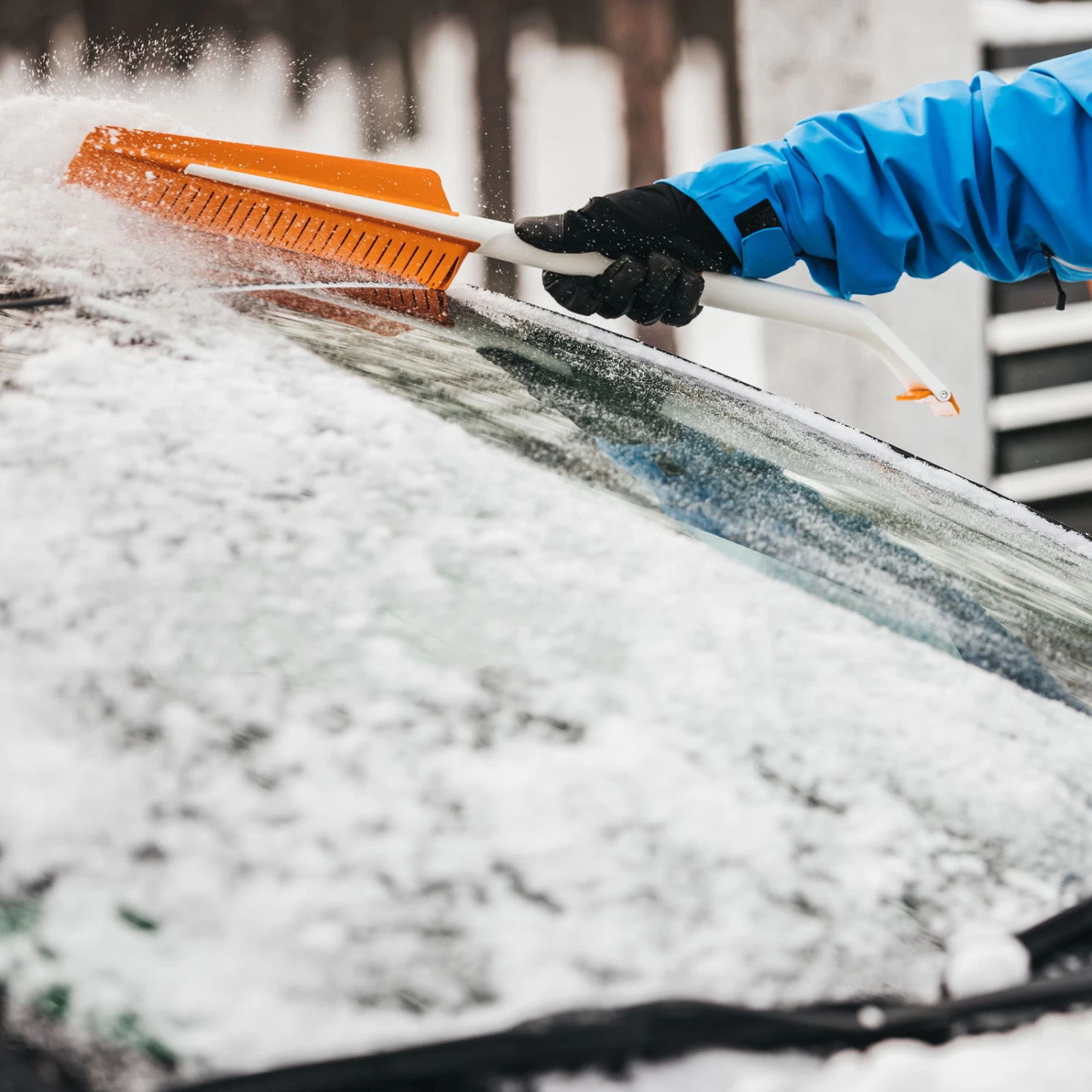 Fiskars SnowXpert Eiskratzer & Schneebürste – Bild 4