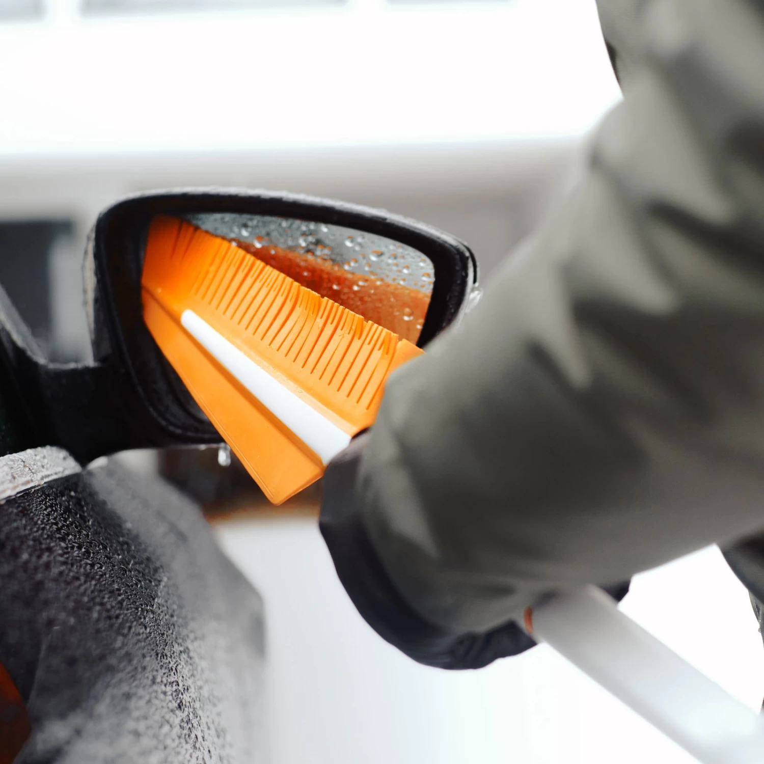 Fiskars SnowXpert Eiskratzer & Schneebürste – Bild 5